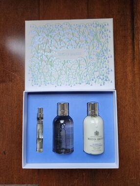 Molton Brown Bluebell & Strawberry Gift Set Travel Collection